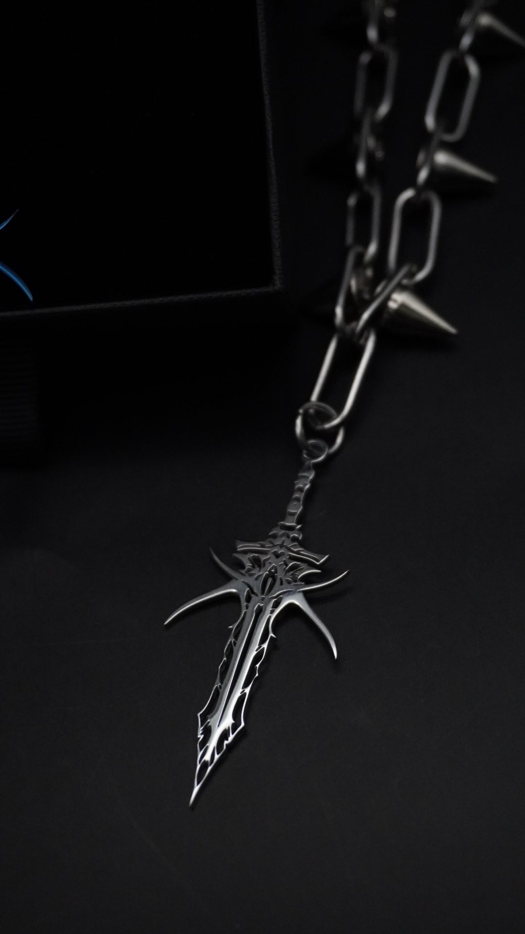 DAMOCLES | Spikes chain