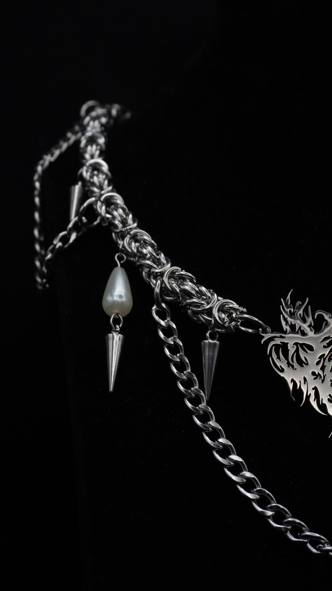 INTO THE EARTH | pearls chain
