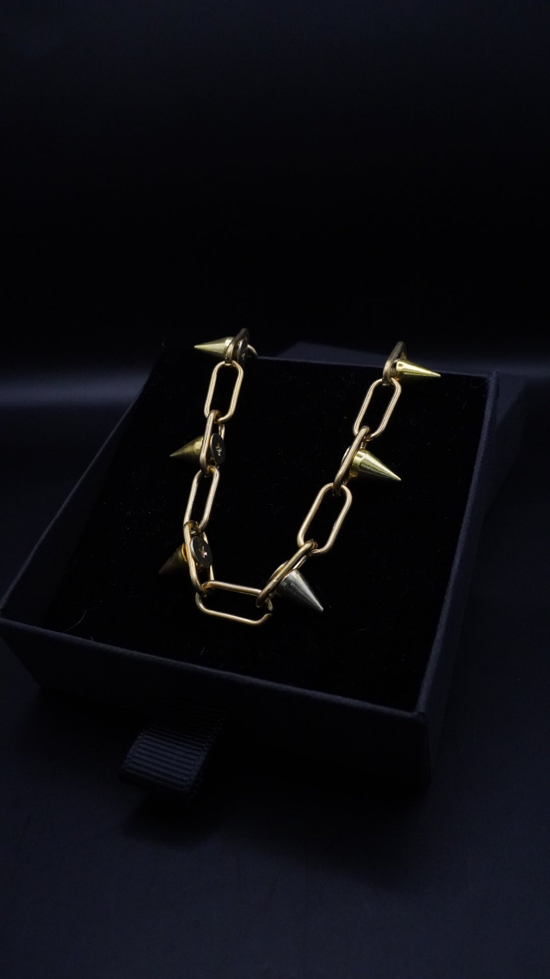 Spikes chains