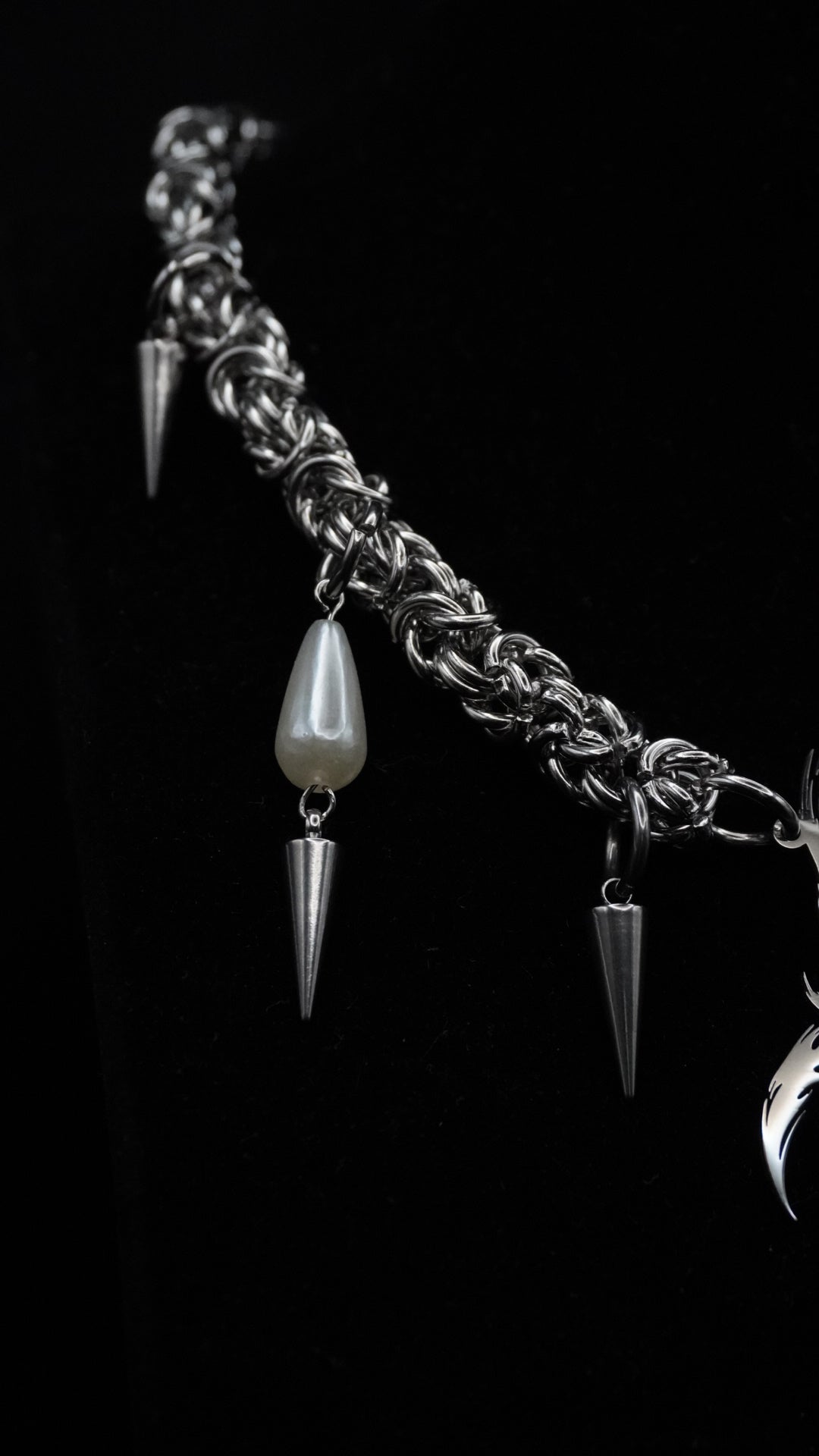 UNBREAKABLE | pearls chain