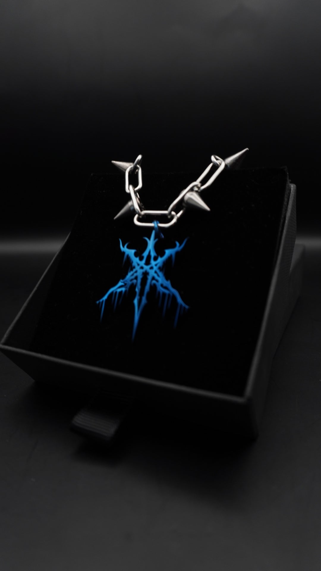 LOST | Blue necklace
