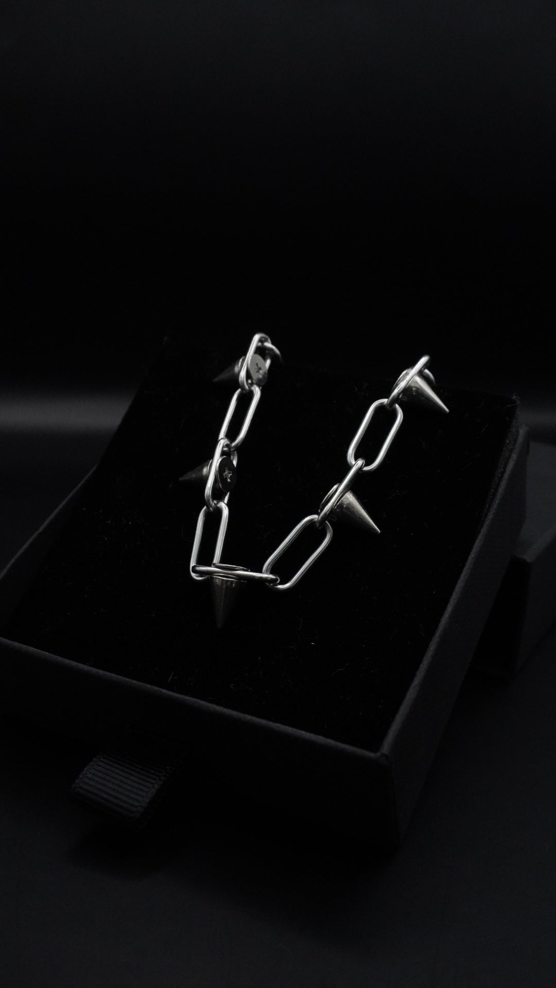 Spikes chains