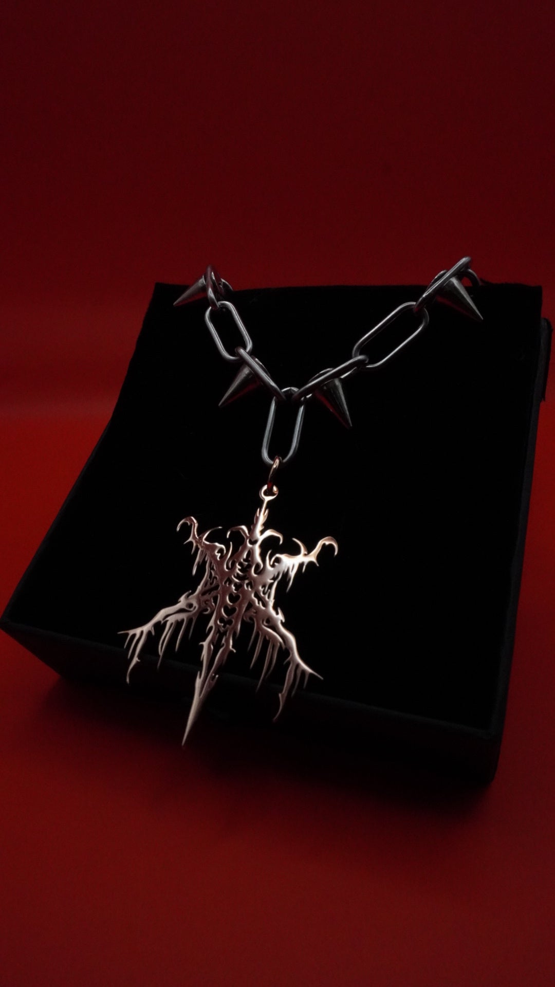 LOST <3 | spikes chain