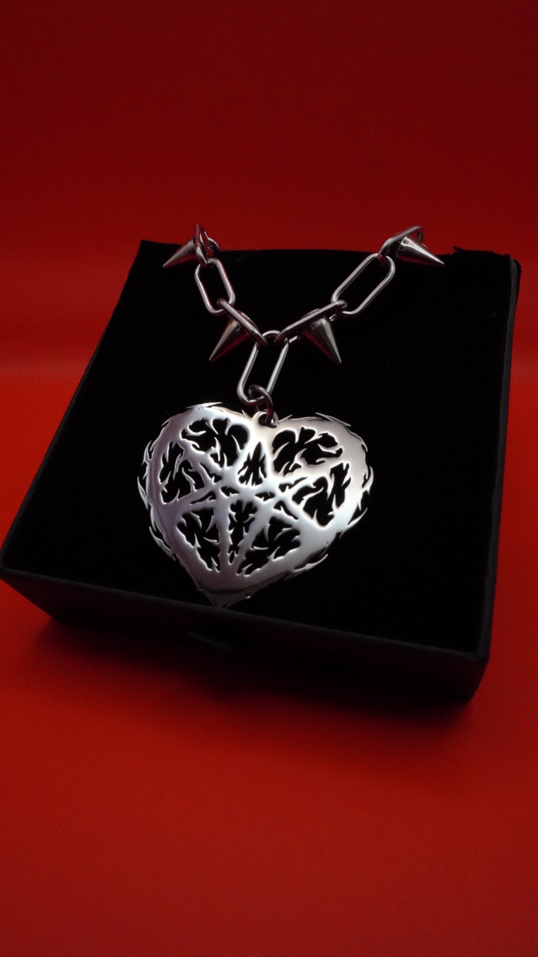 FOLLOW YOU| spikes chain