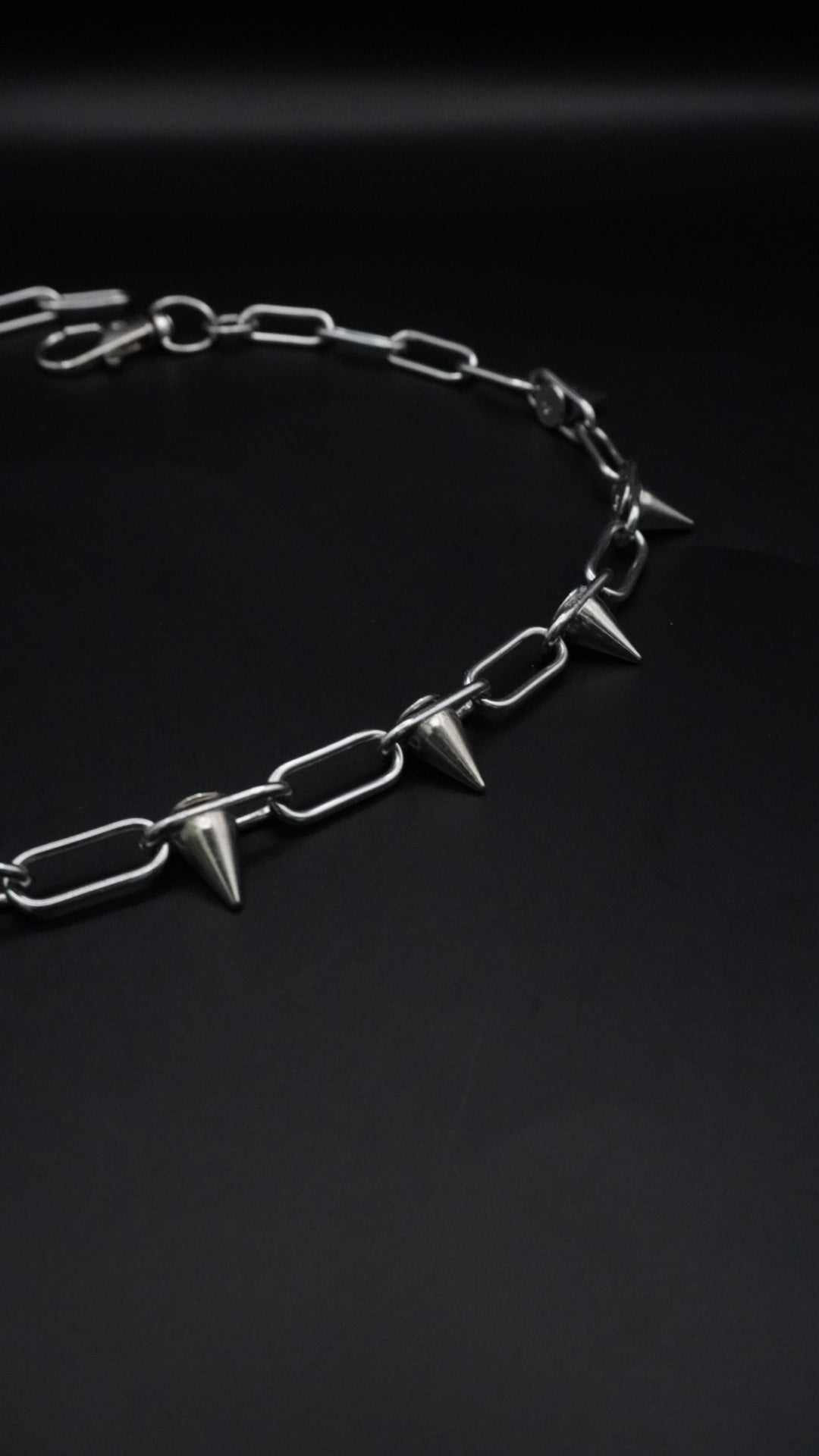Spikes chains