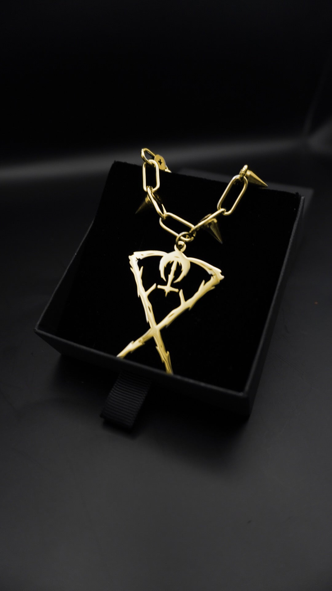 IN A SEA OF FIRE | Spikes chain