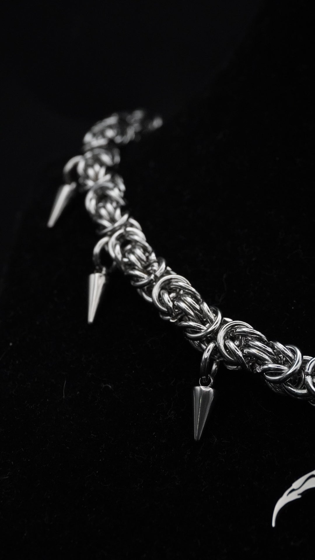 IN DARKNESS | badass chain - KittiiCreations