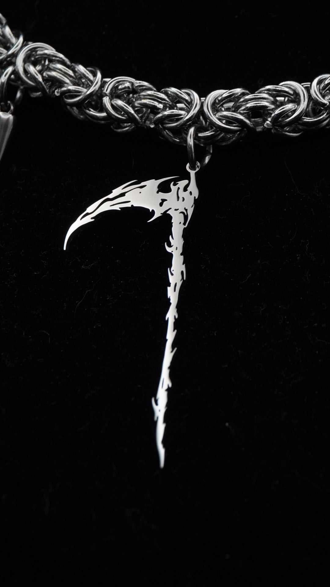 IN DARKNESS | badass chain - KittiiCreations