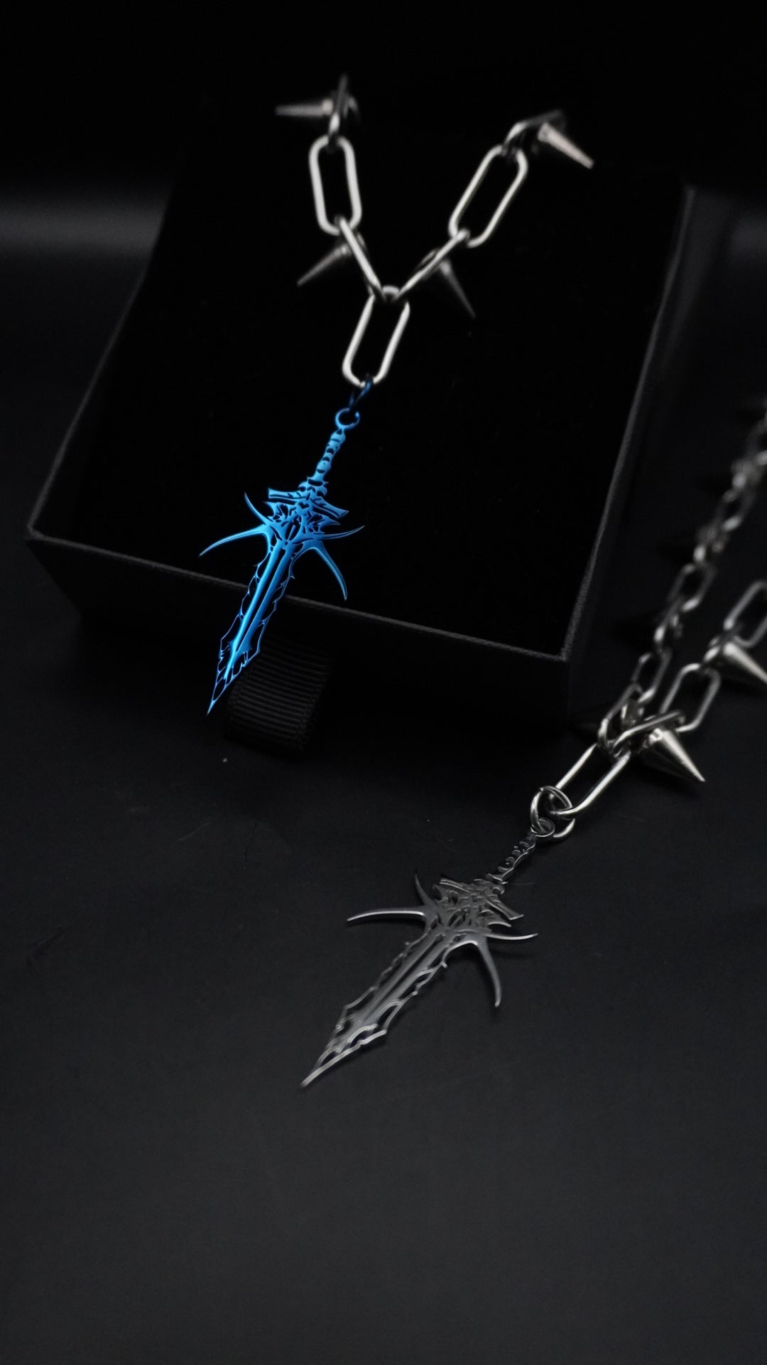 DAMOCLES | Spikes chain